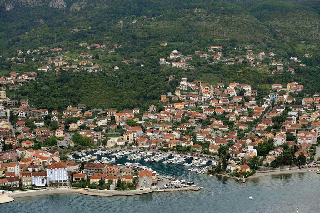 Apartments Kuc Tivat Exterior photo